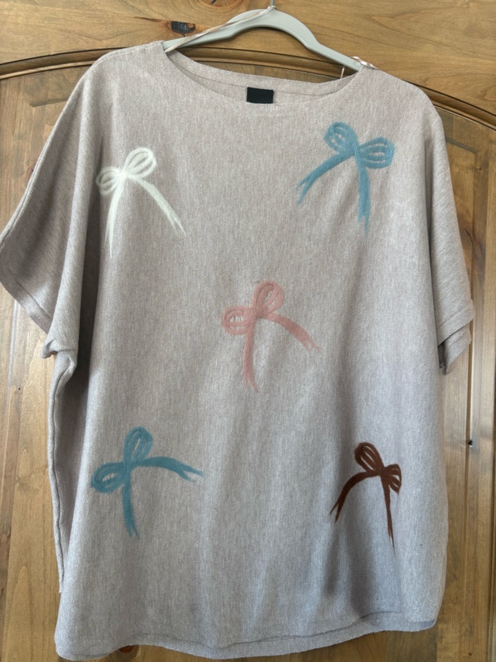 Women’s Taupe Bow-Print Short Sleeve Blouse